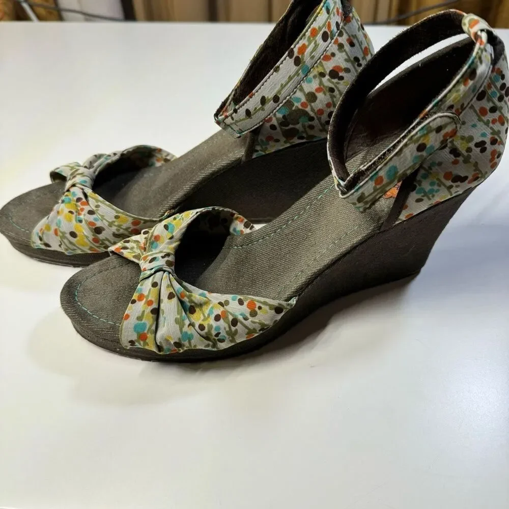 Rocket Dog Wedge Heel Size 7.5 Open Toe Multi-Color Polka Dots Ankle Strap